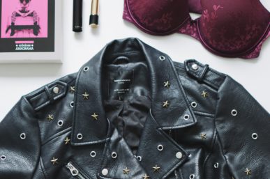 Anotaciones para mujeres que se complacen a sí mismas con Tania y Triumph